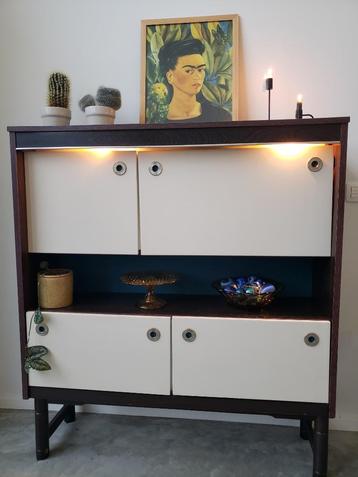 Retro barkast met verlichting beschikbaar voor biedingen