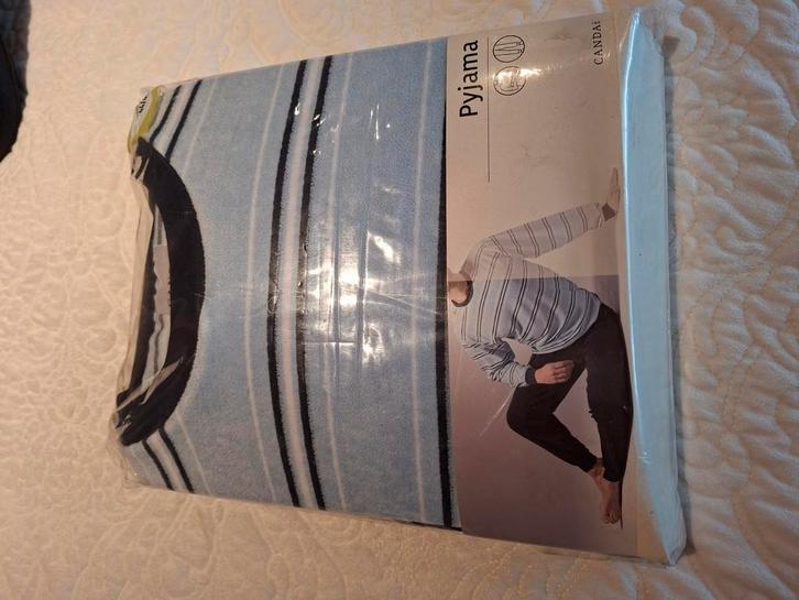 Tweedelige pyjama. Nieuw in verpakking., Kleding | Heren, Pyjama's, Nieuw, Maat 46 (S) of kleiner, Ophalen of Verzenden