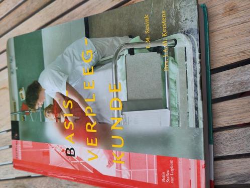 Basisverpleegkunde, E.M. Sesink -V&V, niveau 4 en 5, Boeken, Schoolboeken, Gelezen, Ophalen of Verzenden