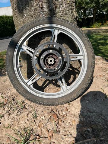 Achterwiel Peugeot 103 beschikbaar voor biedingen