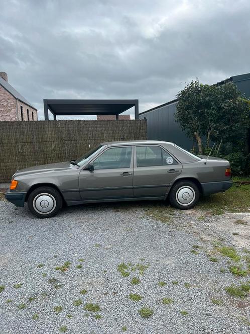 Mercedes 250D, Auto's, Mercedes-Benz, Particulier, E-Klasse, Diesel, Berline, Handgeschakeld, Bruin, Zwart, Stof, Achterwielaandrijving