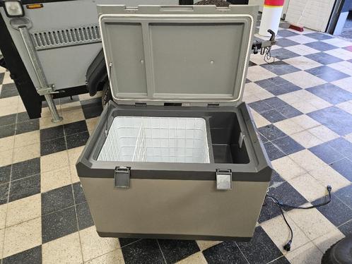 Waeco CF-110 12v / 230v Fridge., Caravans en Kamperen, Koelboxen, Gebruikt, Koelbox, Compressor, Ophalen