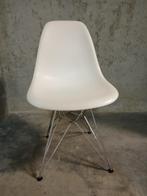 4 witte eames Vitra stoelen, Huis en Inrichting, Ophalen, Gebruikt, Wit, Vier