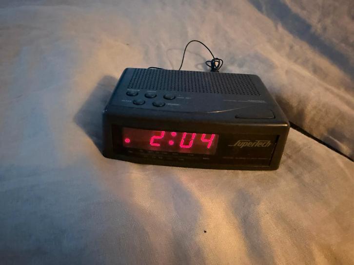 SuperTech digitale wekkerradio. Vintage cadeau, Elektronische apparatuur, Wekkers, Ophalen of Verzenden