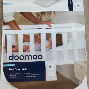 Doomoo Basics Hellend Kussen, Reflux Kussen, Rest Easy Small beschikbaar voor biedingen