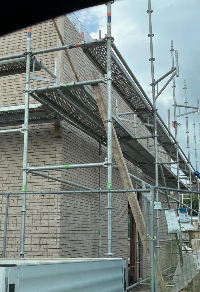 Complete layher systeem steiger  – 100 m² oppervlakte, Doe-het-zelf en Bouw, Steigers, Zo goed als nieuw, Overige typen, 5 meter of hoger