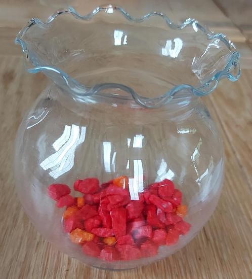 Bol en verre  éventuellement avec des pierres rouges, Maison & Meubles, Accessoires pour la Maison | Vases, Comme neuf, Rouge