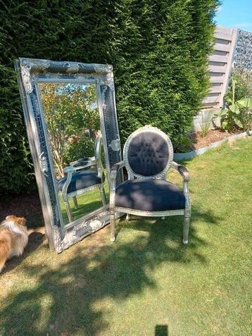 Miroir et chaise style rococo beschikbaar voor biedingen
