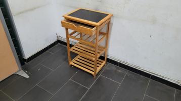 serveertafel van hout en marmer in perfecte staat beschikbaar voor biedingen