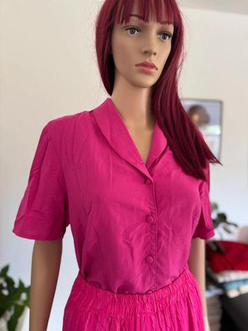 Beautiful fuchsia vintage blouse (size M) beschikbaar voor biedingen