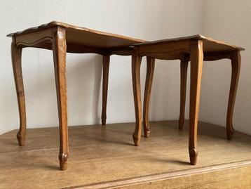 Art Nouveau duo eiken salontafeltjes beschikbaar voor biedingen