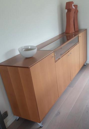 Dressoir met ingebouwde vitrine beschikbaar voor biedingen