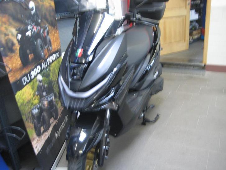 GTS ATTITUDE 125 CC 2.899€ garantie 3 ans, Fietsen en Brommers, Scooters | Kymco, Nieuw, Benzine, Ophalen