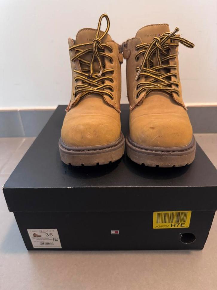 Chaussure Tommy Hilfiger taille 35, Kinderen en Baby's, Babykleding | Schoentjes en Sokjes, Zo goed als nieuw, Jongetje of Meisje