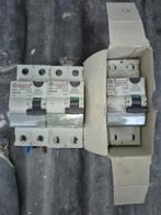 Différentiel 2x300/ 1x 30, Bricolage & Construction, Électricité & Câbles, Enlèvement ou Envoi, Comme neuf