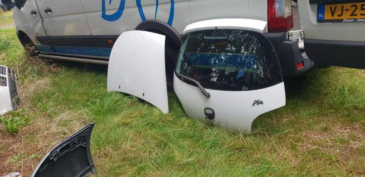 FORD KA ACHTERKLEP +,MOTORKAP BJ 97 TOT 2005, Auto-onderdelen, Carrosserie, Achterklep, Achter, Gebruikt, Ophalen of Verzenden