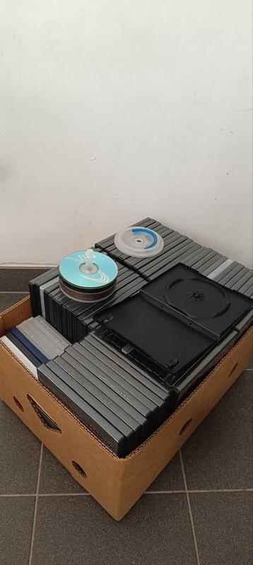 Lot de boîtiers DVD vides 130 pièces + broche avec CD/DVD vi, Enlèvement ou Envoi