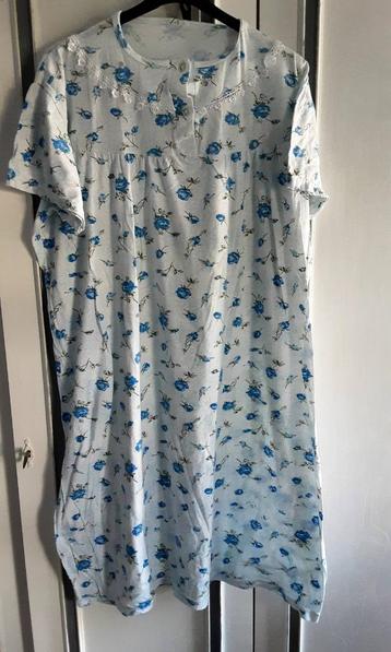 Robe de nuit  bleue  fleurie  taille XL manches courtes  beschikbaar voor biedingen