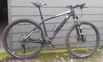 MTB CUBE C62 carbon, nieuwstaat, maat 19. beschikbaar voor biedingen