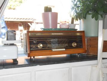vintage radio Philips beschikbaar voor biedingen
