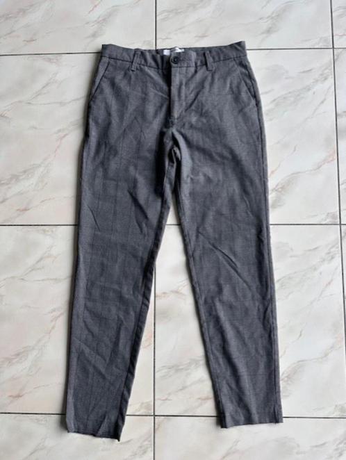 Pantalon gris Bershka taille 36 (nr8149), Vêtements | Femmes, Culottes & Pantalons, Porté, Taille 36 (S), Gris, Longs, Enlèvement ou Envoi