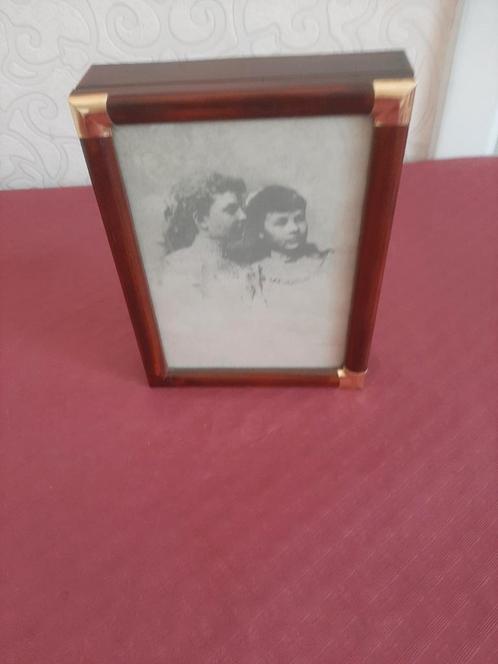 Vintage sleutelkastje met fotokader – hout en messingaccent, Huis en Inrichting, Woonaccessoires | Lijsten, Gebruikt, Hout, Ophalen of Verzenden