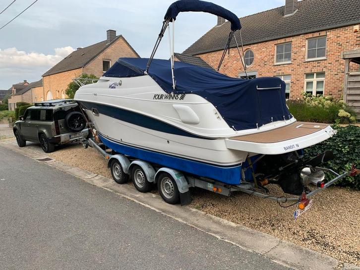 Four Winns Vista 248, Watersport en Boten, Motorboten en Motorjachten, Gebruikt, Polyester, 6 tot 9 meter, Benzine, Binnenboordmotor