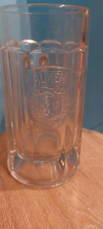 Hoge reliëf glazen pot Cristal  Alken  naoorlogs  beschikbaar voor biedingen