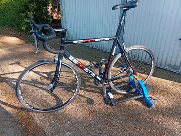 Racefiets te koop beschikbaar voor biedingen