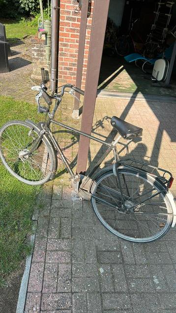 Ouwe fiets beschikbaar voor biedingen