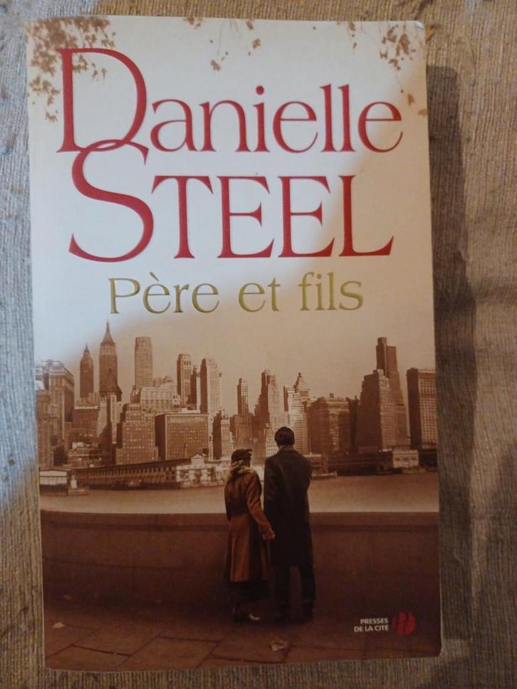 Danielle Steel  + 100 livres > Légion d'honneur, Boeken, Literatuur, Zo goed als nieuw, Ophalen