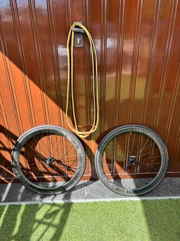 Koerswielen carbon met tube beschikbaar voor biedingen