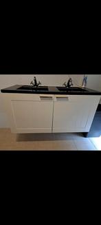 Badkamer lavabo en spiegel plus de kranen, Huis en Inrichting, Badkamer | Badkamermeubels, Ophalen