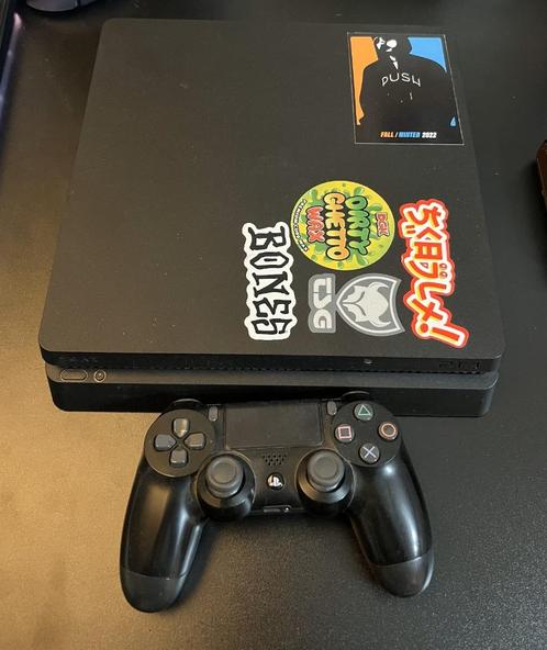 PS4  Slim: 1 Terabyte + controller, Games en Spelcomputers, Spelcomputers | Sony PlayStation 4, Zo goed als nieuw, Slim, 1 TB