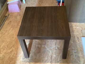 Tafeltje beschikbaar voor biedingen