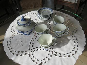 Tournai Laurier Fleuri kopjes en suikerpot beschikbaar voor biedingen