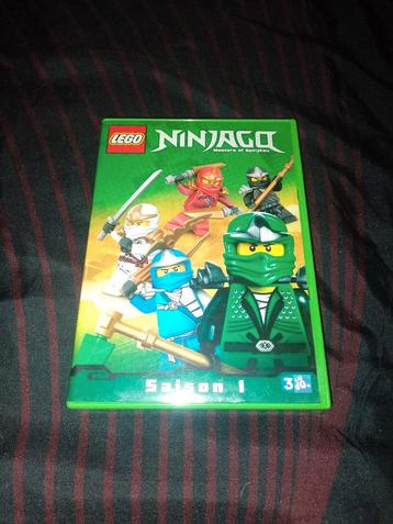 Te koop in een dvd-box het complete Ninjago seizoen 1  beschikbaar voor biedingen