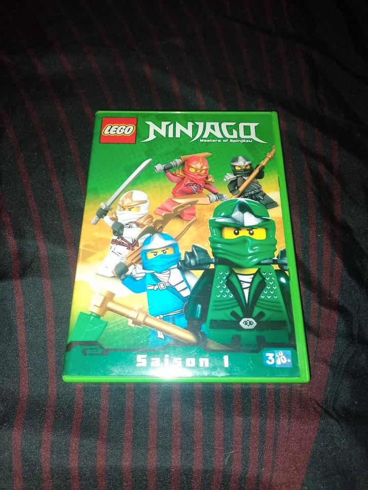 Te koop in een dvd-box het complete Ninjago seizoen 1, Cd's en Dvd's, Dvd's | Tekenfilms en Animatie, Zo goed als nieuw, Europees