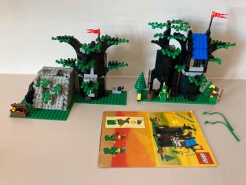 Lego 6054 en 6066 - Forestmen Castle