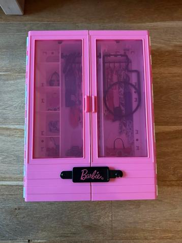 Kleerkast barbie beschikbaar voor biedingen