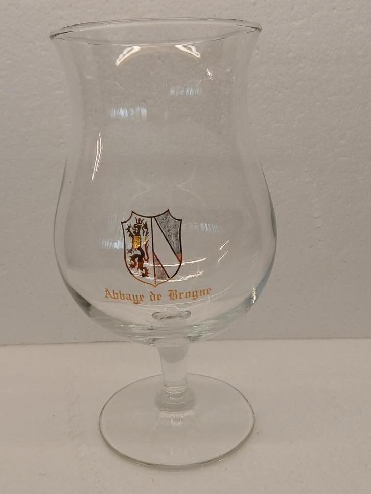 Mooi glas op een sokkel van de ABDIJ VAN BROGNE in Saint Gér, Verzamelen, Biermerken, Zo goed als nieuw, Glas of Glazen, Overige merken