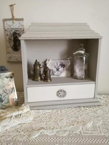 Kastje / sierkastje shabby chic beschikbaar voor biedingen