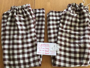 2 geruite gordijntjes van 103 cm hoog voor 15 € beschikbaar voor biedingen