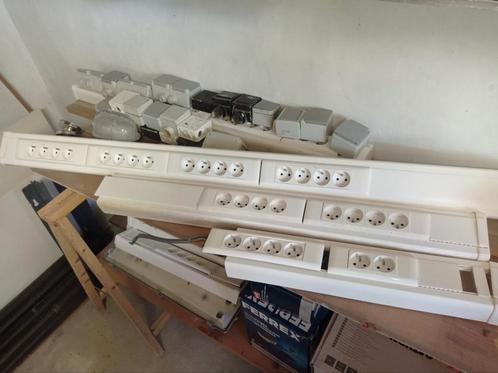 Lot de matériel électrique, multiprise murale, interrupteurs, Doe-het-zelf en Bouw, Elektriciteit en Kabels, Gebruikt, Ophalen