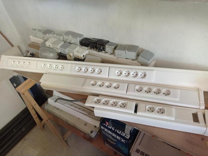 Lot de matériel électrique, multiprise murale, interrupteurs, Doe-het-zelf en Bouw, Elektriciteit en Kabels, Gebruikt, Ophalen