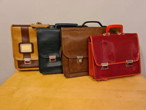 Vintage boekentasjes uit de seventies NIEUW te koop in Balen, Bijoux, Sacs & Beauté, Sacs | Cartables, Neuf, Enlèvement ou Envoi