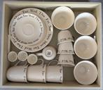 Servies set in houten doos met plateau, Huis en Inrichting, Ophalen, Overige materialen, Gebruikt, Overige stijlen