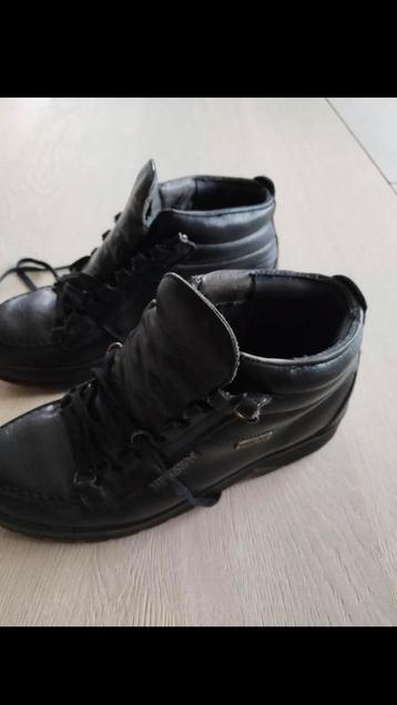 Moi leder voor man 42 goed onderhouden beschikbaar voor biedingen