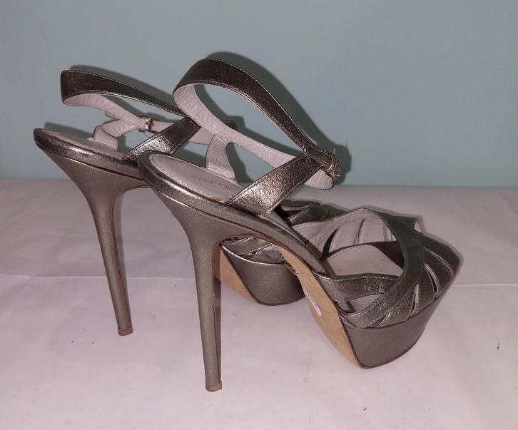 689C* Sergio ROSSI sexy sandales luxe bronze (40), Vêtements | Femmes, Chaussures, Porté, Chaussures à haut talons, Autres couleurs