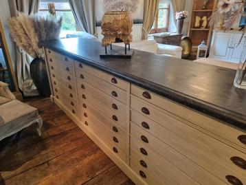 Massieve dressoir GRATIS LEVERING  beschikbaar voor biedingen